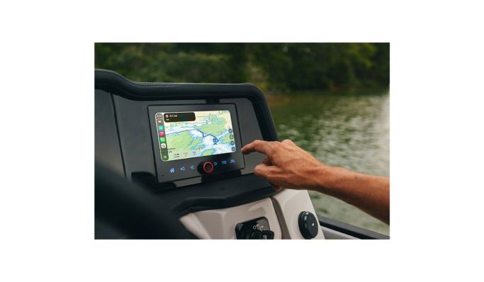 CarPlay arrives at the helm: Crest Marine and Balise Pontoons partners with Savvy Navvy on industry first
