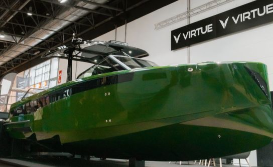 Virtue Yachts Unveils Limited-Edition British Racing Green V10 Top at boot Düsseldorf, Showcasing Performance, Design and a Deepening Partnership with Flexiteek